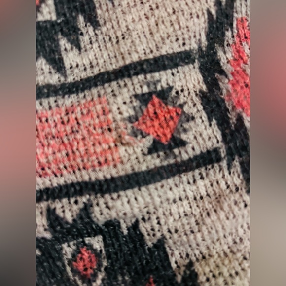 BLUSHED Aztec designed knit kimono style shrug. Size Medium - Picture 4 of 6